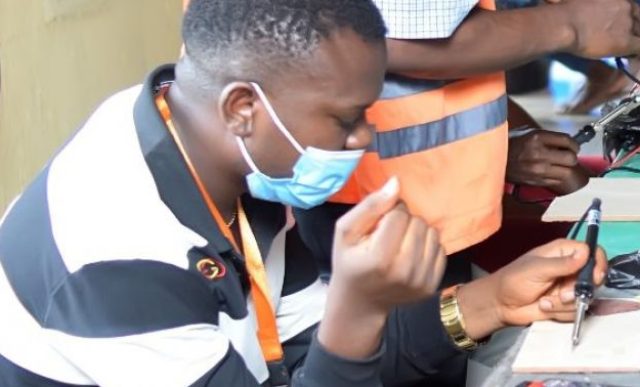 Phone-Repair-classes-at-FSD-qh78kgh4q8d4wvd5k1oo4lgsfoipdhzmio72k7ga84